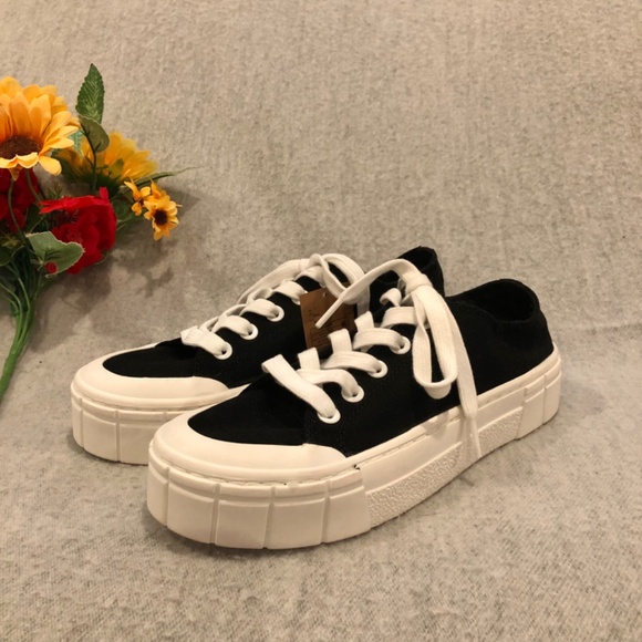 NWT - Black & White Platform Canvas Sneakers - Picture 2 of 16